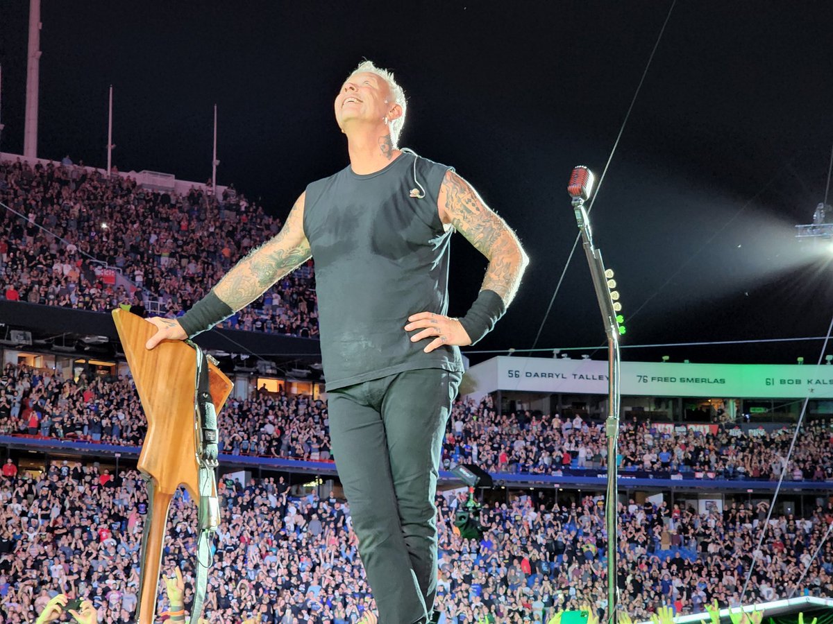 ScriptOhio's tweet photo. I have no idea why I'm awake. We left at 10am yesterday and got home about half an hour ago. #Metallica #MetInBuffalo https://t.co/m1qP2n3H4d