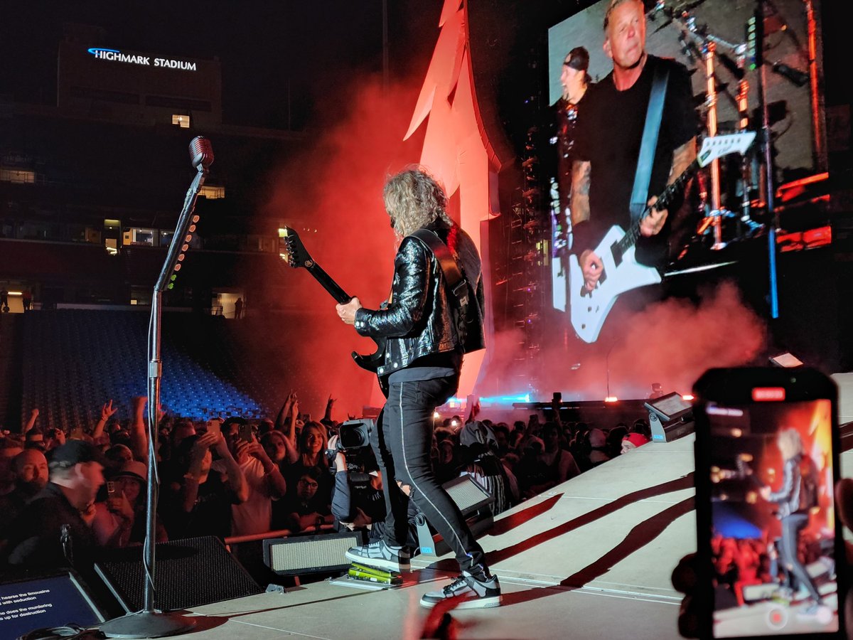 ScriptOhio's tweet photo. I have no idea why I'm awake. We left at 10am yesterday and got home about half an hour ago. #Metallica #MetInBuffalo https://t.co/m1qP2n3H4d