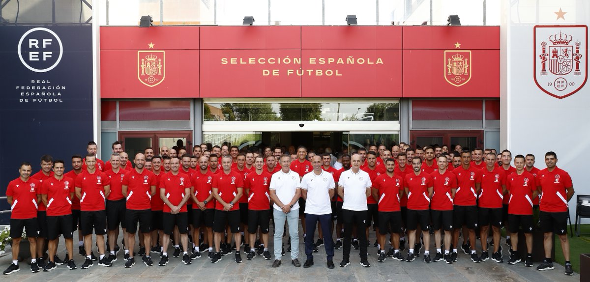 ÁRBITROS | Luis Rubiales preside la entrega de los premios a los mejores árbitros de fútbol sala de la tempòrada.