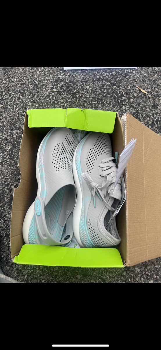 galfriday244's tweet photo. Hey @Crocs .. my sister kinda needs matching shoes. This is what she was sent instead https://t.co/MFXbk29BUY