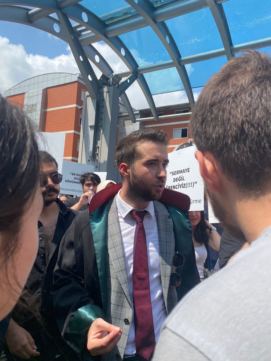 Bugün Beykent Üniversitesi’ndeydik.Söz konusu fahiş okul zamları nedeniyle mağduriyete uğrayan öğrencilerimizin hukuki anlamda her zaman yanlarında olduk; sürecin de takipçisi olacağız.#öğrencileryanlızdeğildir
#BeykentBiziSömürme 
#beykenttesoygunvar