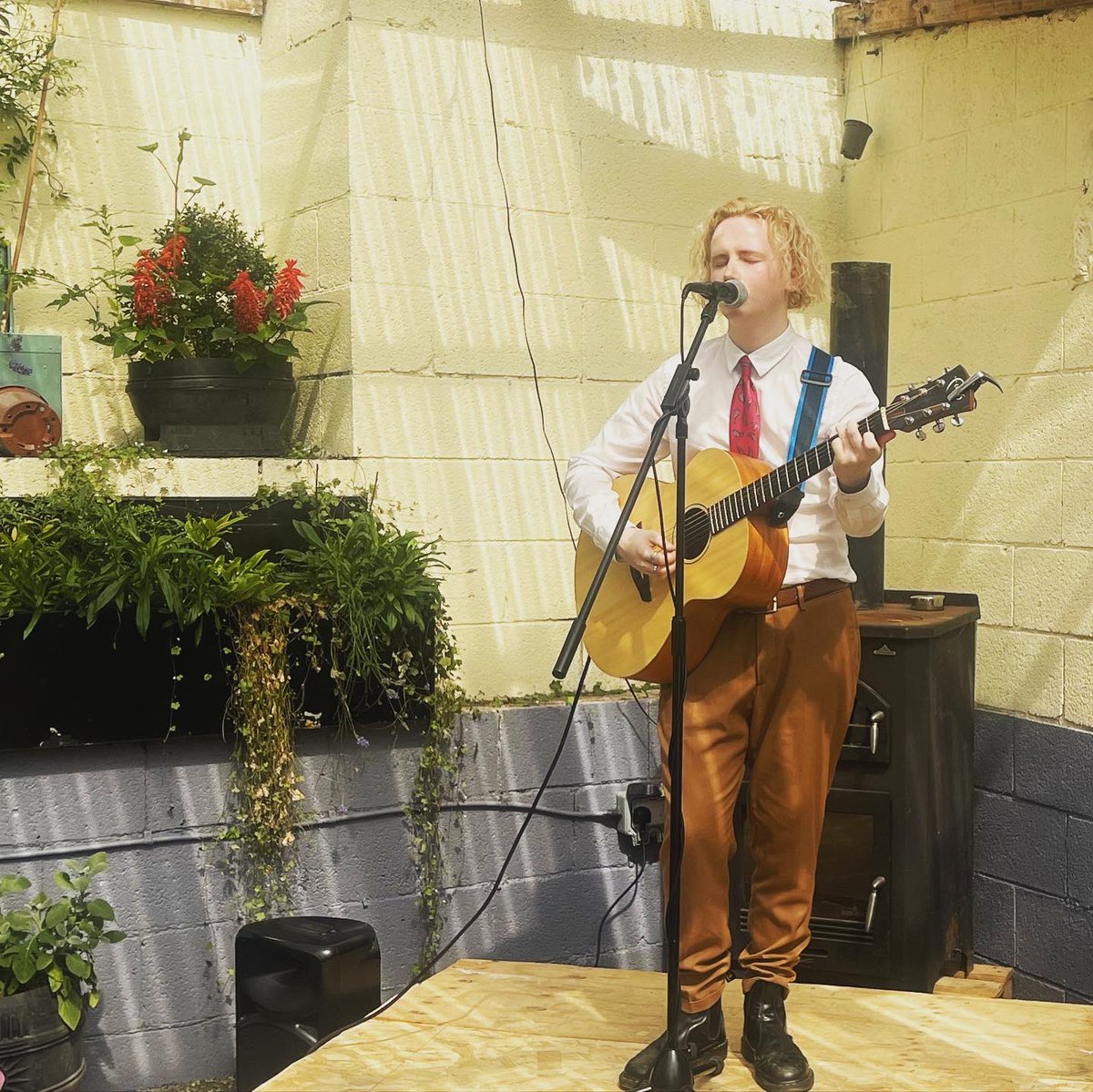 blackjacktap's tweet photo. Sunday is round two of the FULL HOUSE SESSIONS with @jcoleymusic! We've got an excellent afternoon of live acts playing tunes in our delightful beer garden. Add some delicious beverages into the mix and I think we're all on to a winner. https://t.co/2cv9RFNo3s