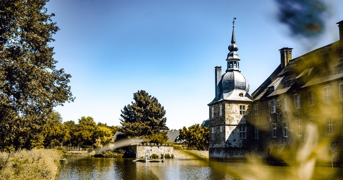 Raus aus den Messehallen, rein ins wunderbare Ambiente des Wasserschlosses Lembeck! 🏰Vom 9. bis 11. September finden wieder die HUBANA Jagderlebnistage statt. 🦌
Ein Besuch lohnt sich! Tickets gibt es online unter hubana.events/de-de/tickets  
#HUBANA2022 #NürnbergMesseGroup