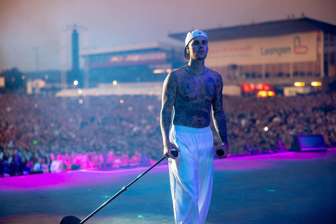 availablebiebzs's tweet photo. JUSTICE WORLD TOUR https://t.co/VuUQITPCj3