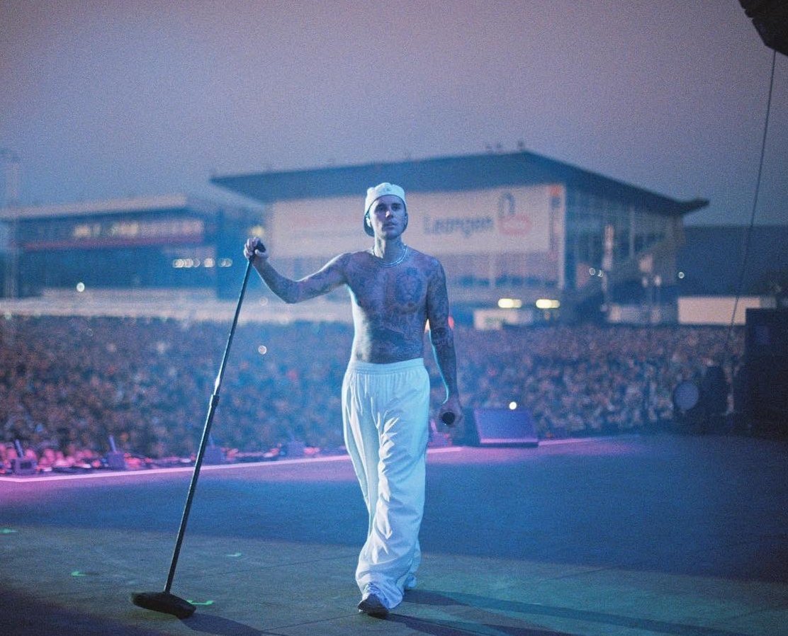 availablebiebzs's tweet photo. JUSTICE WORLD TOUR https://t.co/VuUQITPCj3