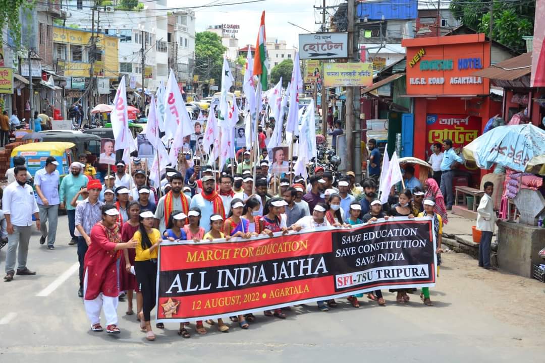 #saveeducation
#SFIAllIndiaJatha
#SFITripura #TSUTripura 
'শিক্ষা বাঁচাও, সংবিধান বাঁচাও, দেশ বাঁচাও' -এই আহ্বানে আগরতলার ছাত্র জাঠা থেকে আওয়াজ উঠলো  'শিক্ষার হাল ফেরাতে রাজ্যের সমস্ত শিক্ষাঙ্গনে প্রয়োজনীয় সংখ্যায় শিক্ষক নিয়োগ করতে হবে'
