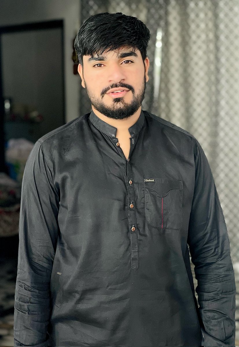 MsaqlainG54's tweet photo. بے کیف سا اِک بندہ،کہ سمجھ میں آنا محال ہے🖤 https://t.co/32TqsA9JpC