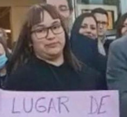 El_Viejo_Pablo's tweet photo. Esta es la buena vecina que disfruta de un gobierno plural que prioriza la libertad. Con la izquierda ya estaría presa, apaleada y seguramente escrachada en todo su prontuario en la página de presidencia. Orgulloso de este gobierno para todos. https://t.co/qgVagFrVbt