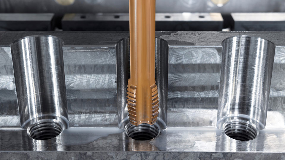 Spectra_Carbide's tweet photo. Tool innovations in threading with @waltertools 

TC130 Supreme tap – short chips, best thread surfaces.

#waltertools #engineering #engineeringkompetenz #threading https://t.co/bbRROedI6N
