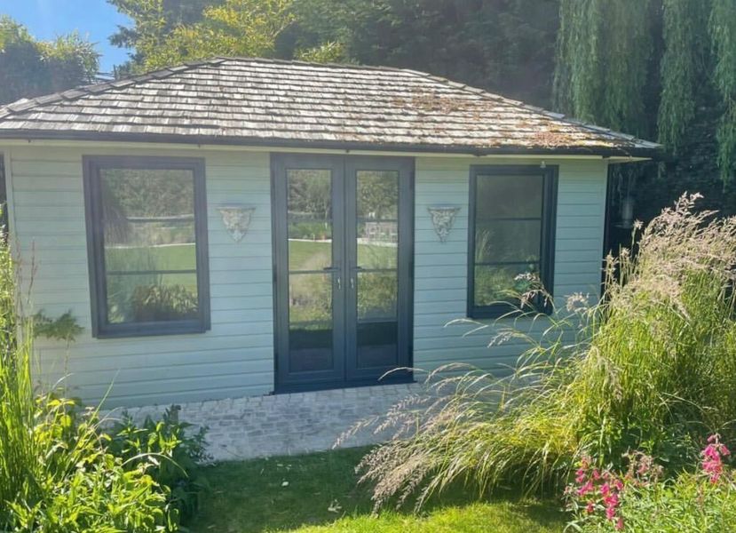 arkay_windows's tweet photo. A beautiful summer house installed with #AluK58BW Replacement Windows and Aluminium French Doors including bars in anthracite grey 🏡 https://t.co/uMD7SkTJdK

Installer:  @tp_improvements
Products: AluK 58BW and French Doors

#aluminiumwindowsanddoors #Frenchdoors #aluk58bw https://t.co/VhuldnXgTs