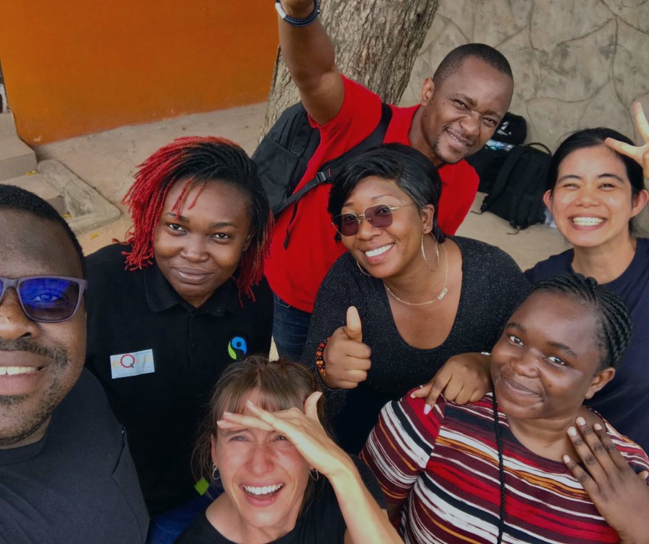 Farmforce's tweet photo. Farmforce &amp; @FairtradeAfrica  conducted our 10-day training program for the Ivorian Cooperatives. This included 10 SPOs, with over 100+ users who attended the session. 🏆

On the 10th day, the graduates of the program celebrated and received their certifications! 🚀 https://t.co/lSX1qn2SF6