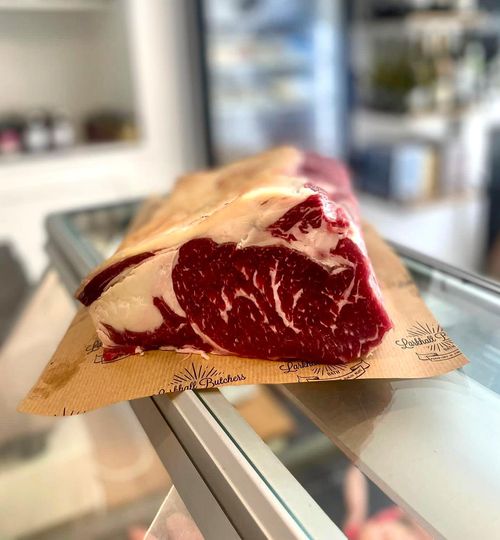 Pop over to see Tom in our Widcombe store for this dry-aged sirloin off the bone. Perfect for the weekend 🥩