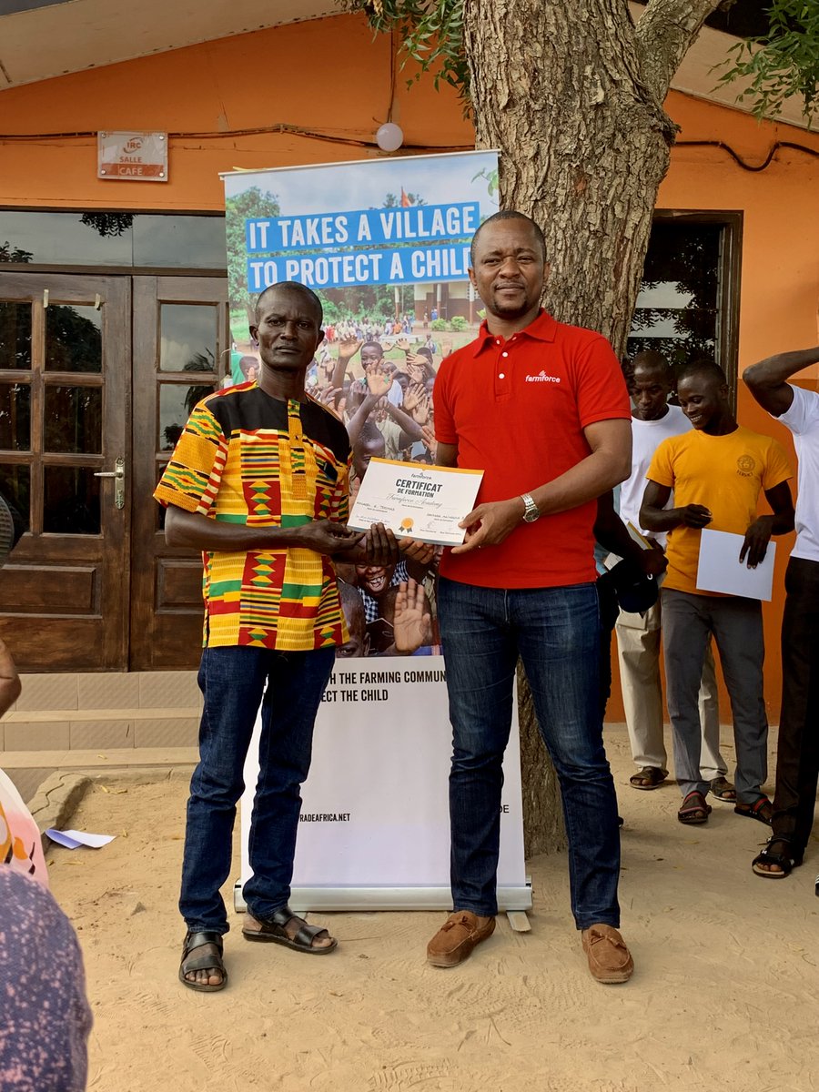Farmforce's tweet photo. Farmforce &amp; @FairtradeAfrica  conducted our 10-day training program for the Ivorian Cooperatives. This included 10 SPOs, with over 100+ users who attended the session. 🏆

On the 10th day, the graduates of the program celebrated and received their certifications! 🚀 https://t.co/lSX1qn2SF6