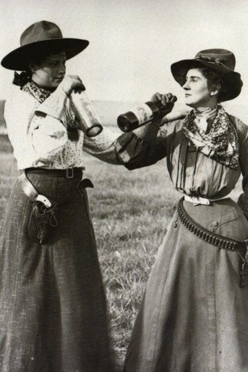 jahnestacado's tweet photo. Women of The Old West - 40 Trading Card Set - Photos and Art of the Famous Icon of the Old West 🎆
 #Photos #art #CardSet #FamousIcon #CenturyRetroStore #EtsyEmail

👉https://t.co/Doa48bZci9 https://t.co/3b5PC0lspq