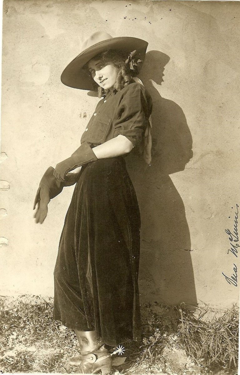 jahnestacado's tweet photo. Women of The Old West - 40 Trading Card Set - Photos and Art of the Famous Icon of the Old West 🎆
 #Photos #art #CardSet #FamousIcon #CenturyRetroStore #EtsyEmail

👉https://t.co/Doa48bZci9 https://t.co/3b5PC0lspq