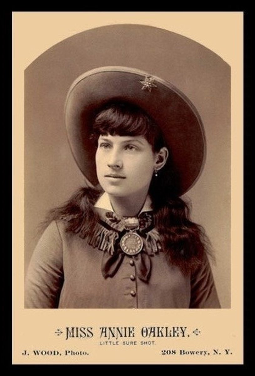 jahnestacado's tweet photo. Women of The Old West - 40 Trading Card Set - Photos and Art of the Famous Icon of the Old West 🎆
 #Photos #art #CardSet #FamousIcon #CenturyRetroStore #EtsyEmail

👉https://t.co/Doa48bZci9 https://t.co/3b5PC0lspq