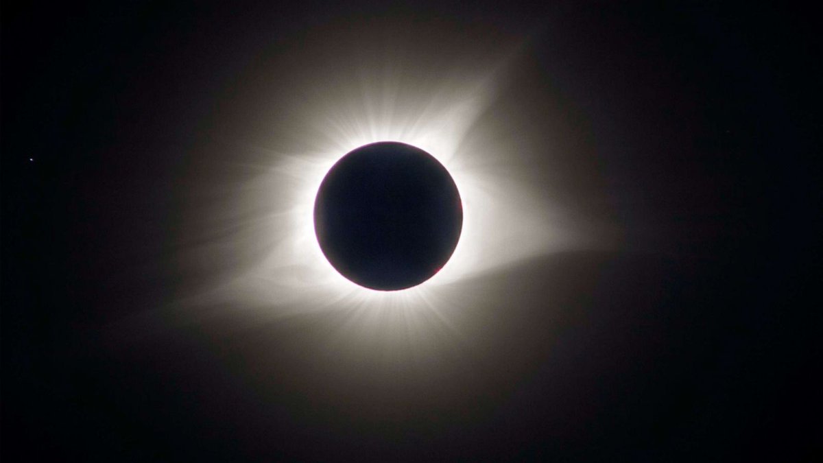 govertschilling's tweet photo. voor in de agenda: vandaag over 4 jaar (12 aug 2026) is er vanuit noord-spanje een totale zonsverduistering te zien. in de zomervakantie, en op rij-afstand. die mag je niet missen! https://t.co/AogoqivwnL