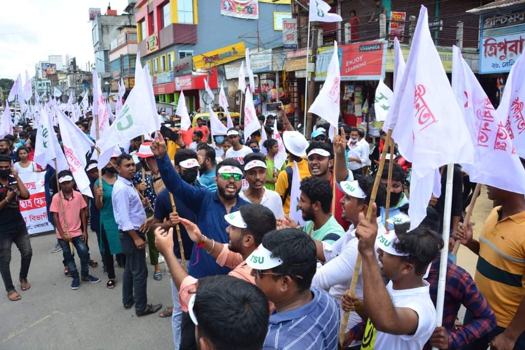 #saveeducation
#SFIAllIndiaJatha
#SFITripura #TSUTripura 
'শিক্ষা বাঁচাও, সংবিধান বাঁচাও, দেশ বাঁচাও' -এই আহ্বানে আগরতলার ছাত্র জাঠা থেকে আওয়াজ উঠলো  'শিক্ষার হাল ফেরাতে রাজ্যের সমস্ত শিক্ষাঙ্গনে প্রয়োজনীয় সংখ্যায় শিক্ষক নিয়োগ করতে হবে'