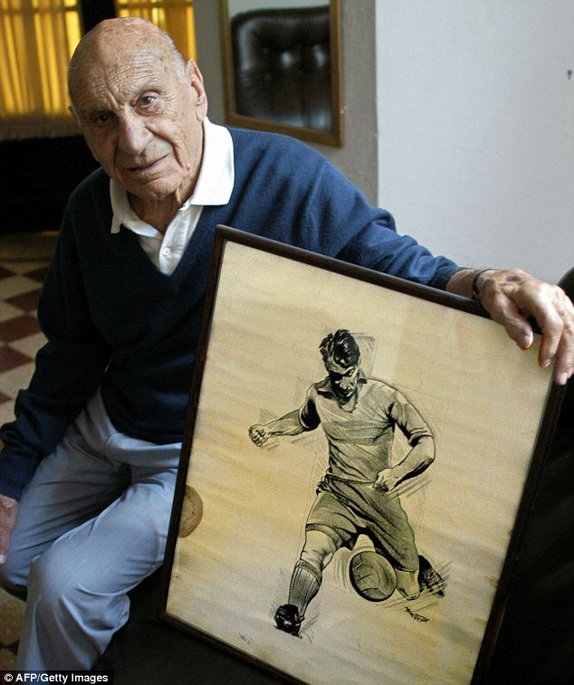 OfficialKO_Line's tweet photo. #KOuntdown: 100 hari menuju Piala Dunia 2022

Francisco Varallo merupakan pesepakbola terakhir dari final Piala Dunia 1930 yang bertahan hidup. Ia merupakan pemain termuda di skuat Argentina, tampil pada empat dari lima pertandingan dan mencetak satu gol. https://t.co/Z6kp7BktHQ