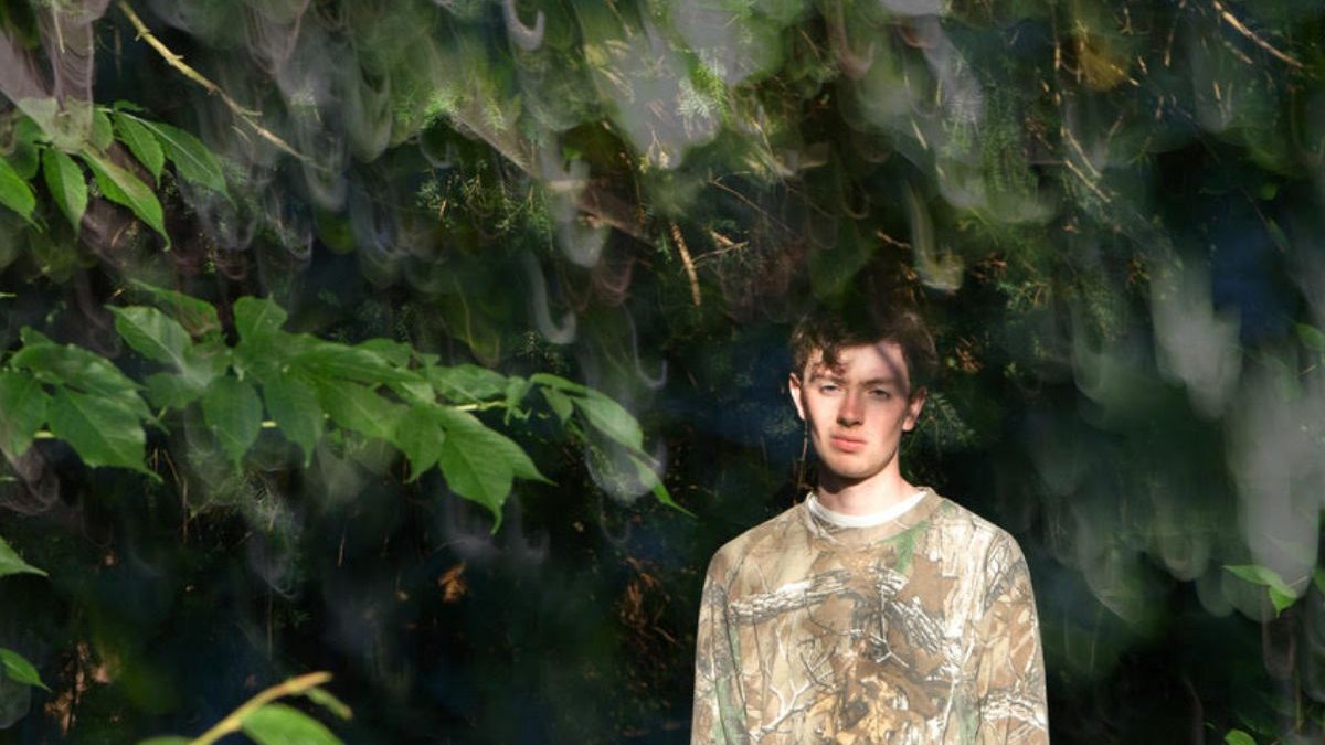 Big thanks to John of 'New Electric Radio Show' for giving <a href="/kin___bote/">Kinbote</a>'s 'Frozen Sand Crushed Beneath Boots' a play this week. 

The whole show is an experimental delight.

Listen back:
🎧 bit.ly/3Qls6nr

Taken the album 'Shifting Distance'. 
💿 li.sten.to/Kinbote-Shifti…