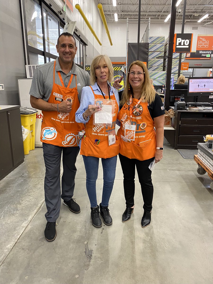 sally_sebastyn's tweet image. Thank you Patty for always providing Excellent Customer Service to our Pro Customers at #274!  #1REGIONSFL #1SFLPRO @jlandrumTHD @SantiBernardez 🧡