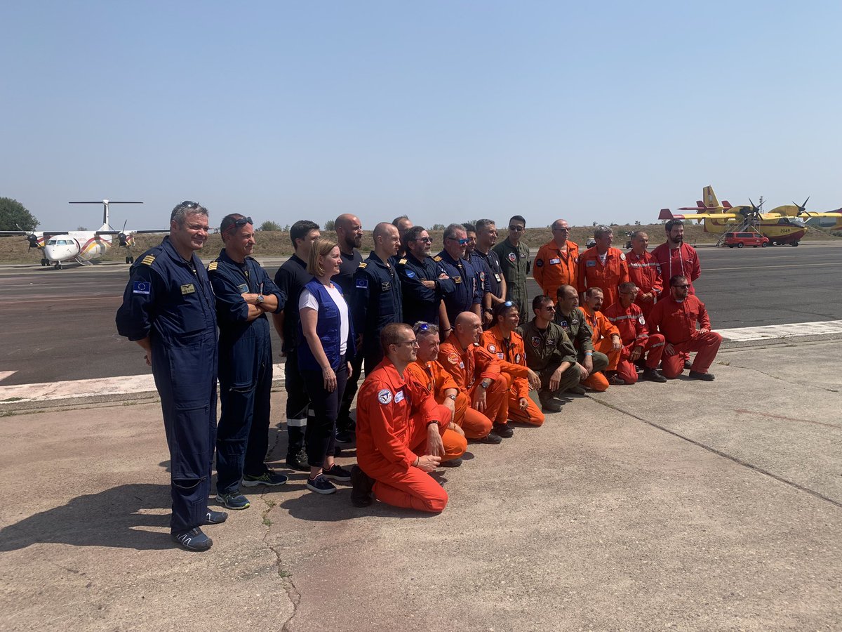 Sur le tarmac de la BA106 de Mérignac, les équipages français, grecs et italiens venus lutter contre les #incendies en Gironde