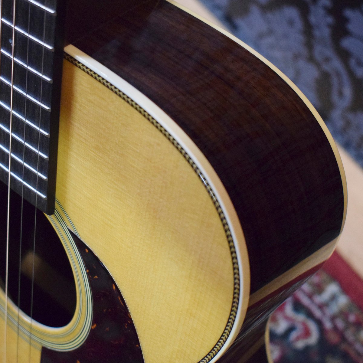 musicdistrib's tweet image. La @MartinGuitar  000-28 tiene una gran acogida en la técnica del fingerpicking.

Fabricada a mano, esta acústica presume de un tono cálido y gran comodidad, gracias a su escala reducida frente a una Dreadnought y a su cuerpo compacto

Preciosa unidad disponible en @Stringsfield