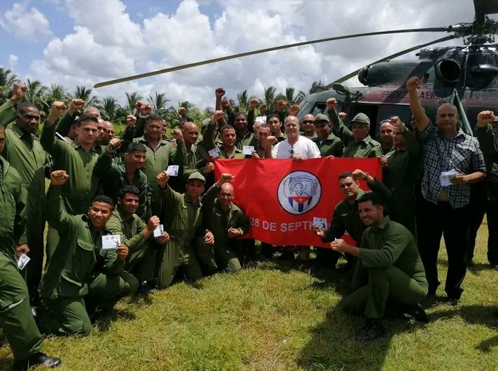 AmeliaH20815048's tweet photo. La Patria forma a sus hijos en la defensa de sus principios y sus conquistas, preparamos a la juventud para garantizar su porvenir #FidelPorSiempre #CamagueyConFidel #FuerzaMatanzas #CubaPorLaPaz https://t.co/5xVJhrKvit
