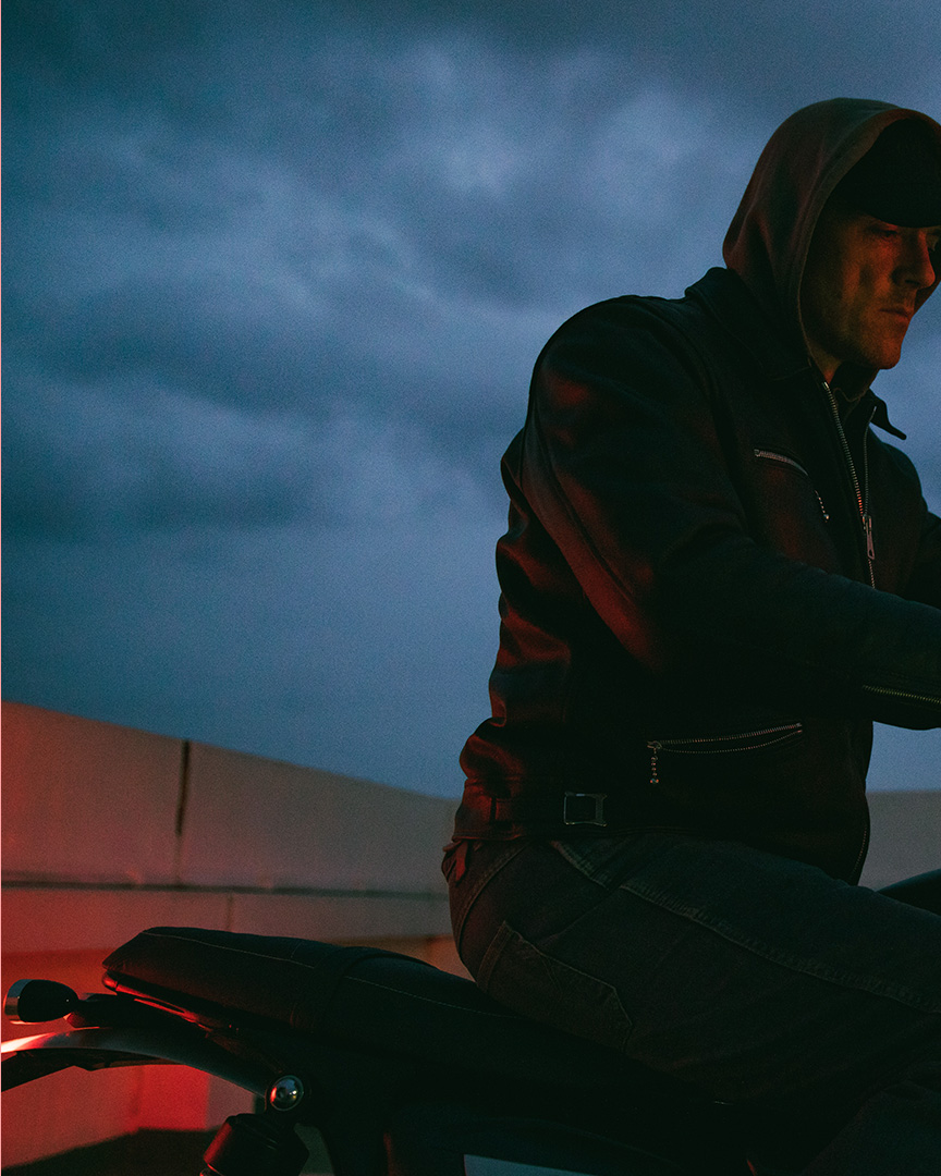 UKTriumph's tweet image. We spoke to stunt performer Rick English, about his stunt riding career, his favourite Triumph Motorcycles and his involvement with the latest James Bond film.

Read the full interview here: bit.ly/3CfaAx5