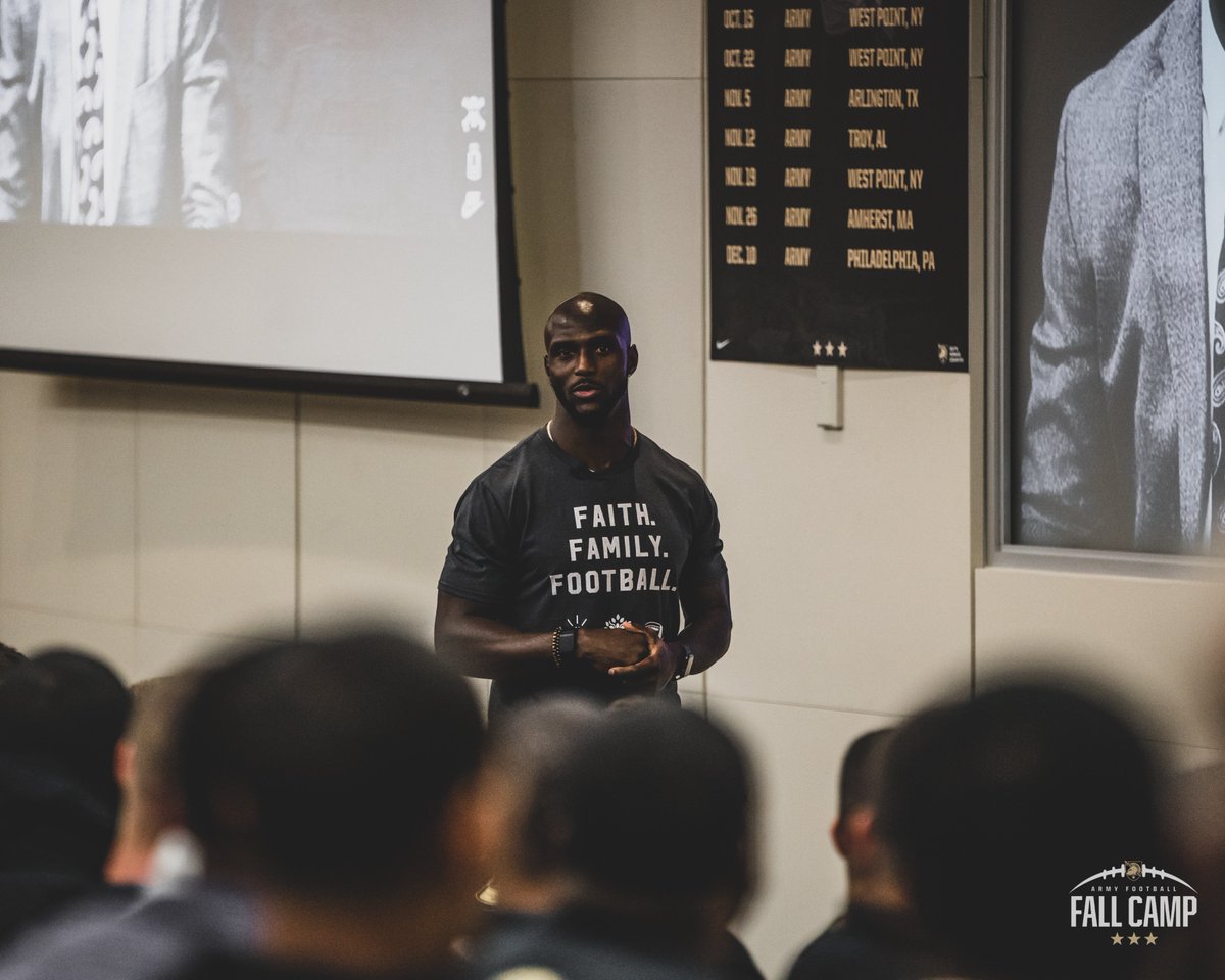 ArmyWP_Football's tweet photo. Thanks to Super Bowl Champ and 13-year NFL veteran @JasonMcCourty for speaking to the team on Thursday night 👏👏👏

#GoArmy https://t.co/ka8KgUIfth