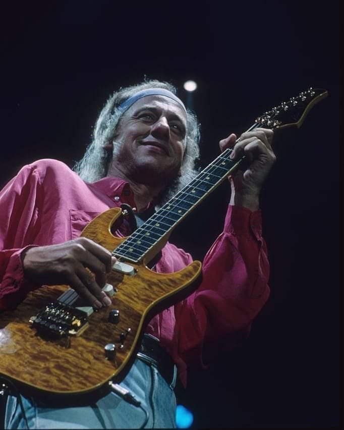 Happy Birthday to Dire Straits frontman:Mark Knopfler 73 years today  