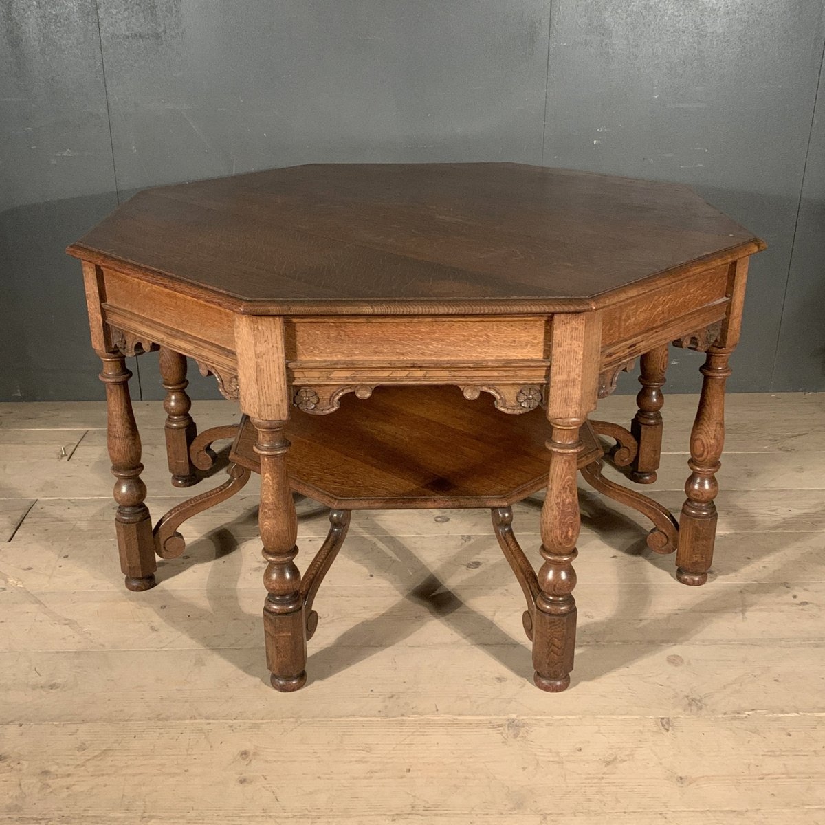ArcadiaAntiques's tweet photo. Large late 19th Century oak country house centre table. Good untouched condition. 1880.
Price: ยฃ2,950
https://t.co/Yfmvs47c6r
#CentreTables #LargeTables #oakcountryhousetables https://t.co/0AG40JcPui
