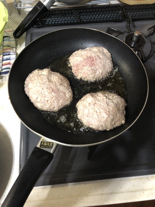 豆腐ハンバーグなるものを作っております 