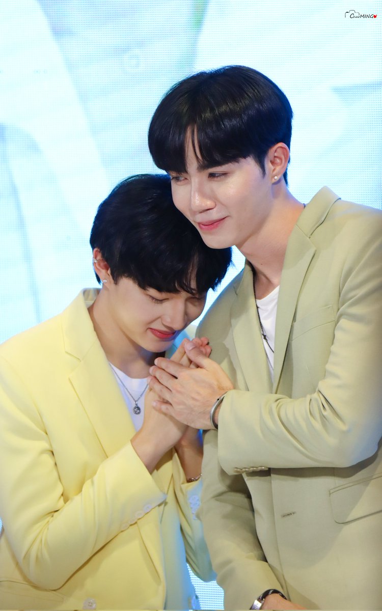 CharMING300K's tweet photo. วันแม่เขาให้ไหว้อม่ค่ะ ไม่ใช่ไหว้พ่อ  🤭
@zee_pruk​ @CwrNew​
#DestinyclinicxZeeNunew https://t.co/7hm8kML4qk