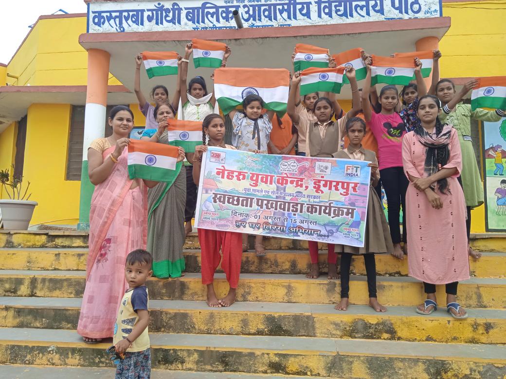 गर्व है इस तिरंगे पर, सारे जहां को ये दिखाएँगे,
अमृत काल मनाएँगे, घर घर तिरंगा लहराएँगे 🇮🇳

13-15 अगस्त तक चलने वाले #HarGharTiranga अभियान से जुड़ने के लिए राष्ट्रीय ध्वज तिरंगा फहराते हुए अपनी सेल्फी लें या वीडियो बनाकर हमारे साथ साझा करें। 
<a href="/NYK/">NYK</a> DPR