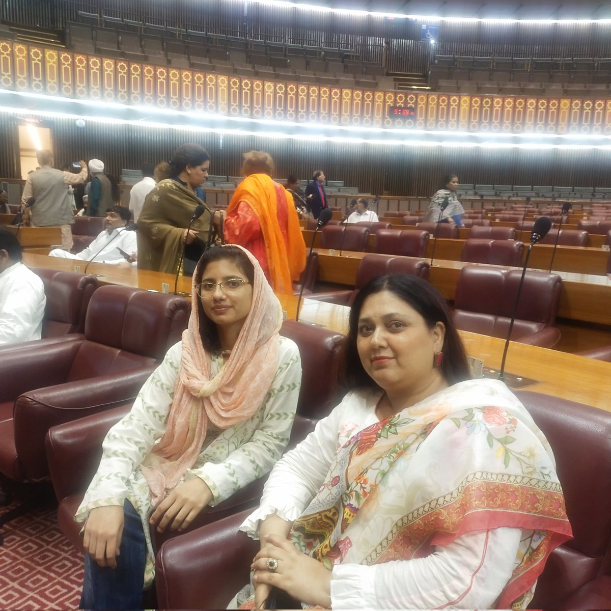 DrShahnazSolngi's tweet photo. #SpekerNationlaAssemblyOfPakistan
#cucus
#MembersNationalAsembaly
#NationalAssemblyOfPakistan
قومی اسمبلی ہال میں پہلی بار قومی اقلیتی کنونشن کا انعقاد کیا۔
آئین رنگ، نسل اور مذہبی عقائد سے بالاتر ہو کر تمام شہریوں کو مساوی حیثیت کی ضمانت دیتا ہے: اسپیکر قومی اسمبلی https://t.co/18JlRBV6Yw