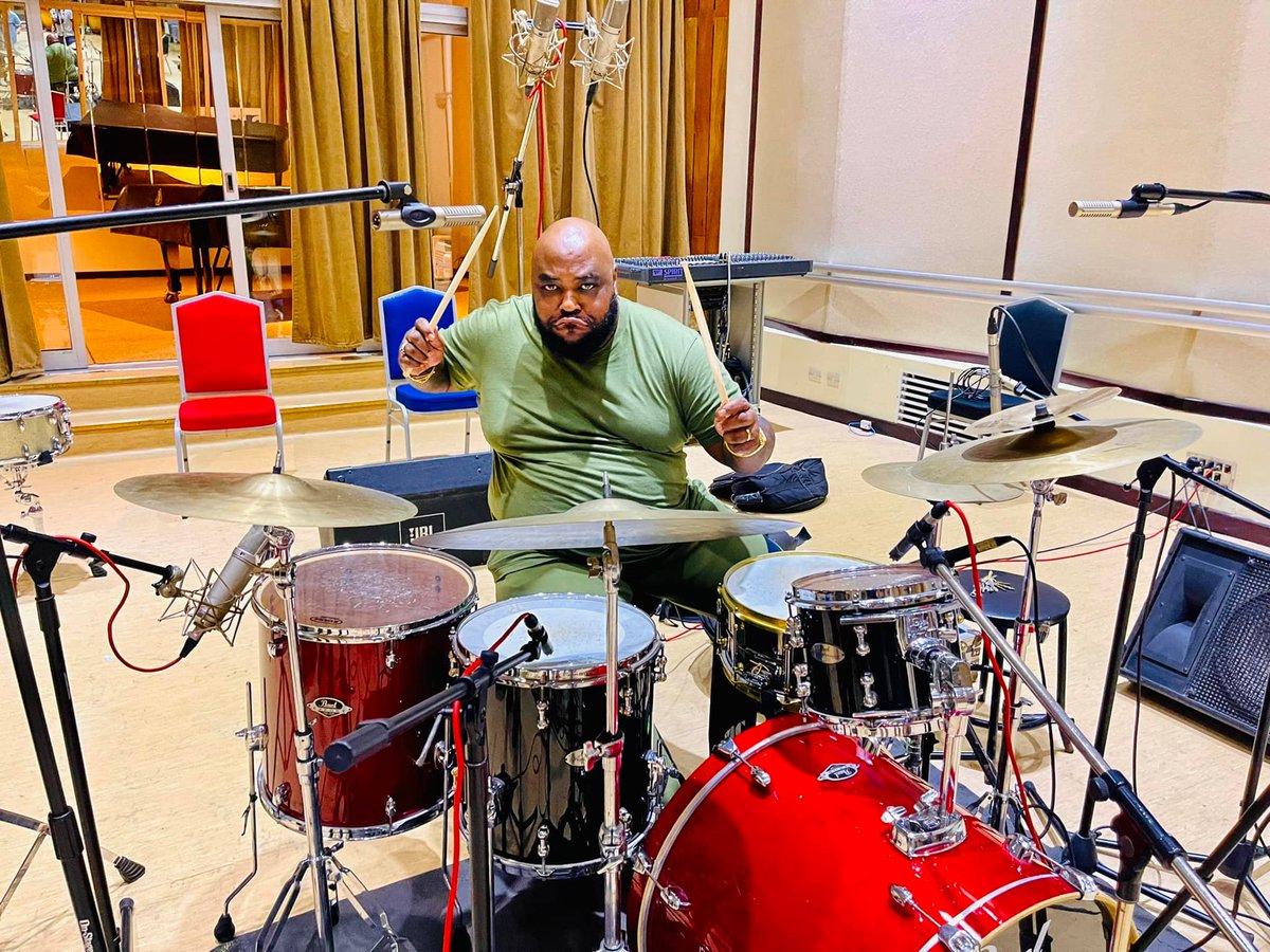 pafataofficial's tweet photo. Desde el estudio, grabando el nuevo disco de @Havana_DPrimera 

#nuevoalbum #dprimera #havanadprimera #musicacubana https://t.co/rvvKWUtWAb