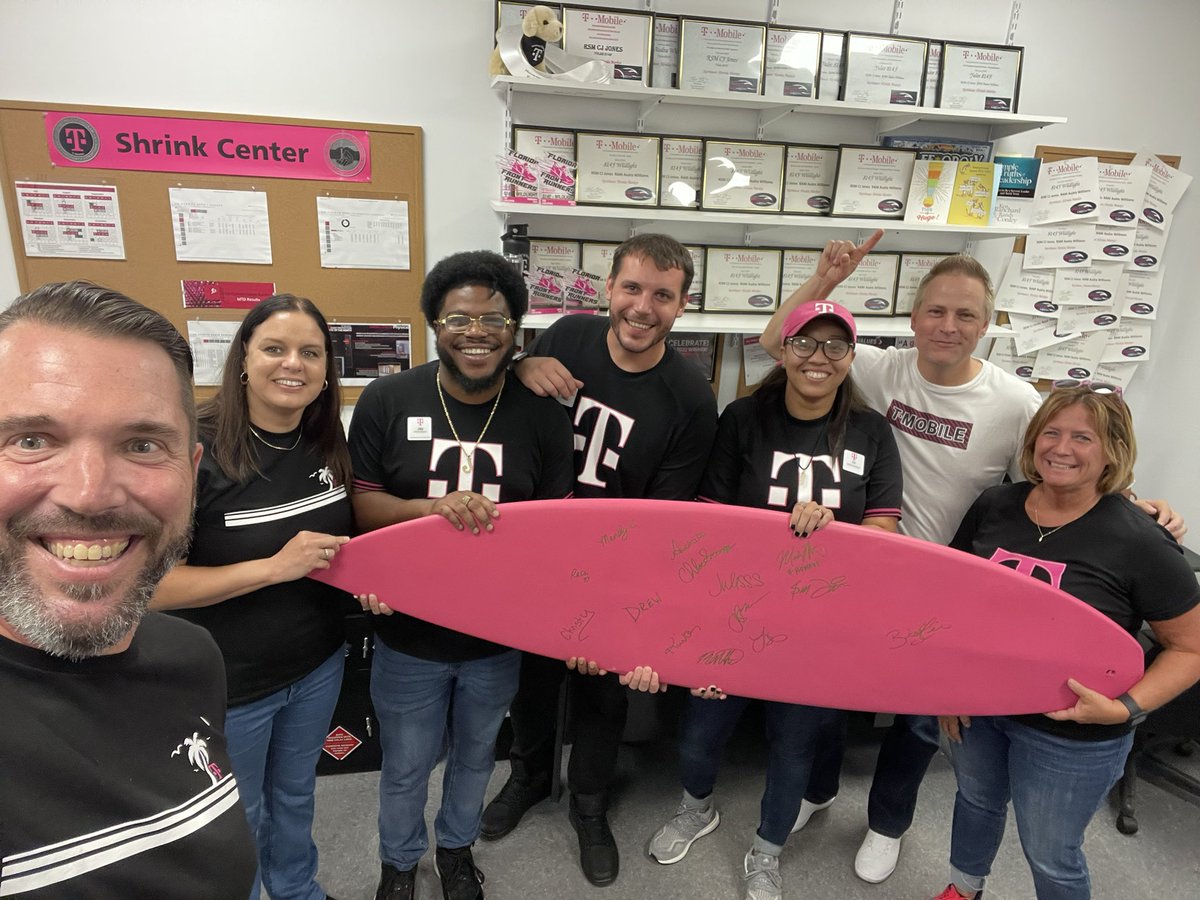 cannlee17's tweet photo. Great day in Northeast FL with @JohnStevens_ Celebrating SMRA excellence with our top performers, helping to solve pain points and dropping valuable knowledge on how to further connect with our communities. Thank you for visiting the Nu Wave team!! #FLFrontRunners #GoGrowWin https://t.co/UmO0Pg3ZOT