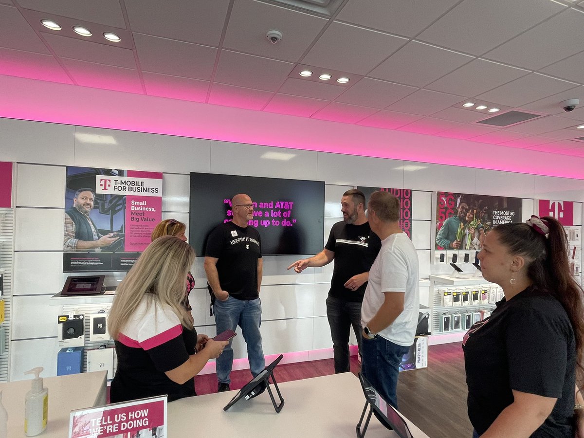 Great day in Northeast FL with @JohnStevens_   Celebrating SMRA excellence with our top performers, helping to solve pain points and dropping valuable knowledge on how to further connect with our communities.  Thank you for visiting the Nu Wave team!!  #FLFrontRunners #GoGrowWin