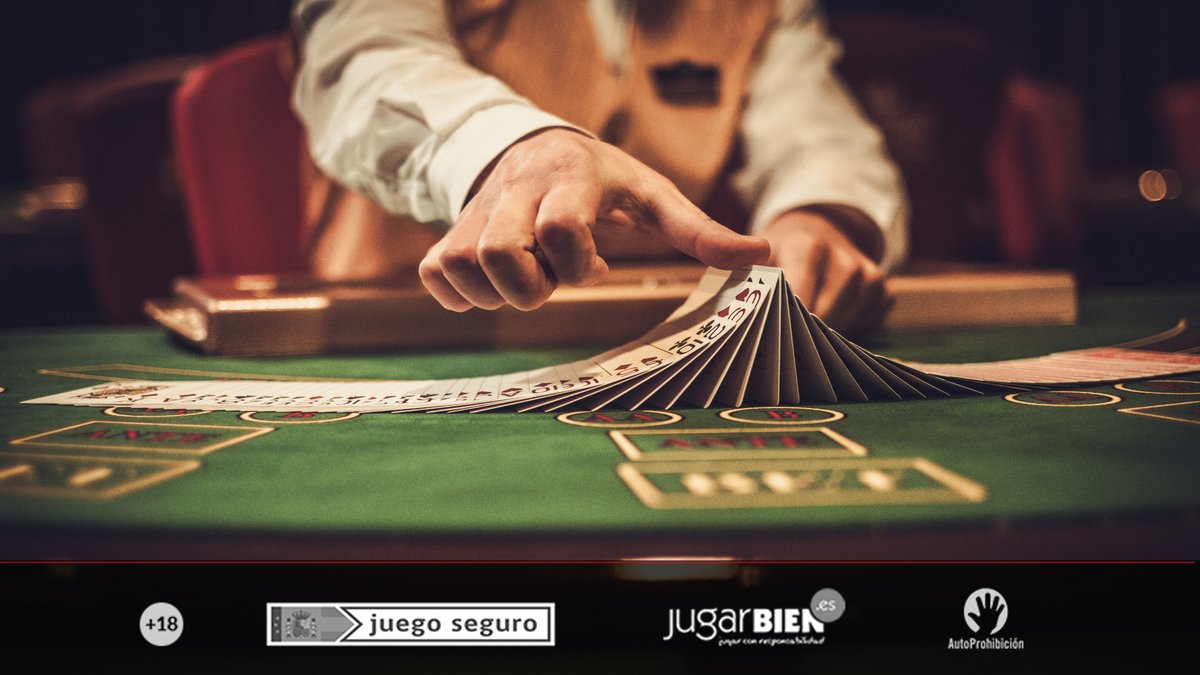 ¿Sabías que no has de pedir consejo al crupier cuando juegas?

Cuando te sientas a jugar, se supone que ya conoces las reglas.

Por ello no has de preguntarle y debes tomar tus propias decisiones.

Además, le pondrías en una posición algo incómoda si perdieras la ronda.