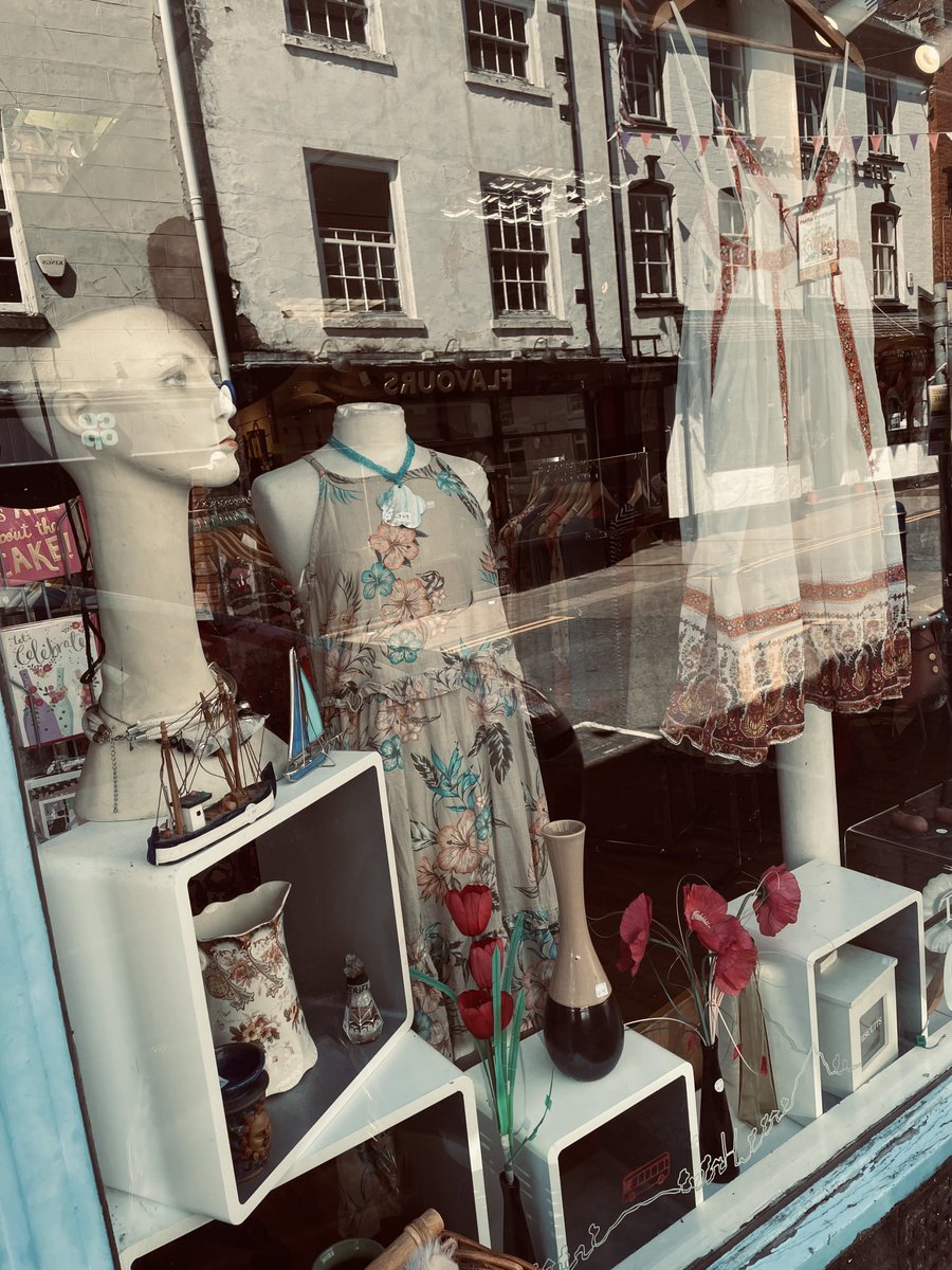 ruthiescorp's tweet photo. ⁦@tenovuscancer⁩ #Bromyard ⁦@BromyardFolk⁩ looking #cool #quirky #seasonal #summerdays #volunteerwithus https://t.co/qREm9QrnbW