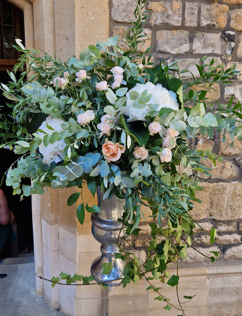 2022 is certainly a year for beautiful weddings - we had another opportunity to dress the wonderful #thecrypt - a magical medieval Crypt based on Ely Place - a perfect central London venue for your special event, coupled with <a href="/EMFDLondon/">Elizabeth Marsh</a> providing the flowers.