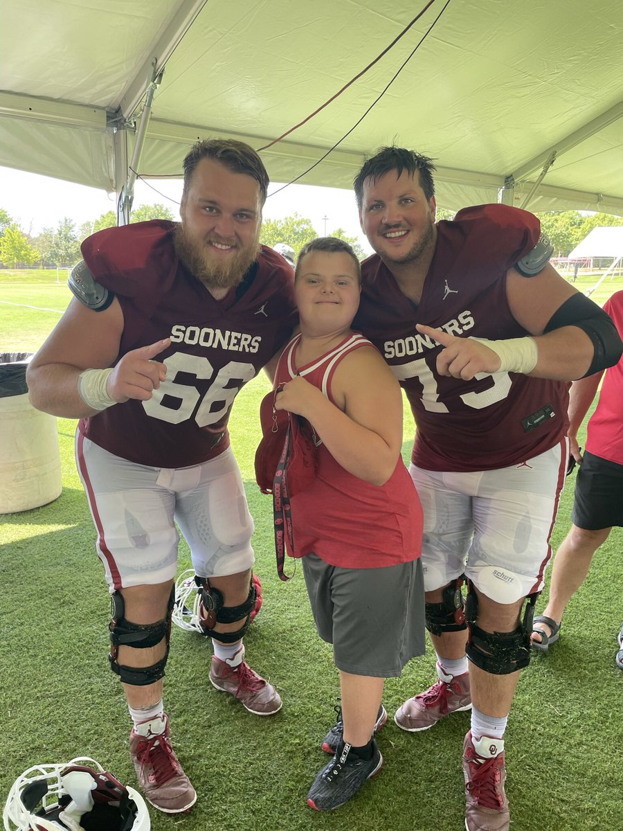 Thank you to @andrew_raymBAHS and @robert_congel for taking pic with Reis at @sooklahoma Meet the Sooners Day!!! He loved it!!! #BoomerSooner @OU_Football