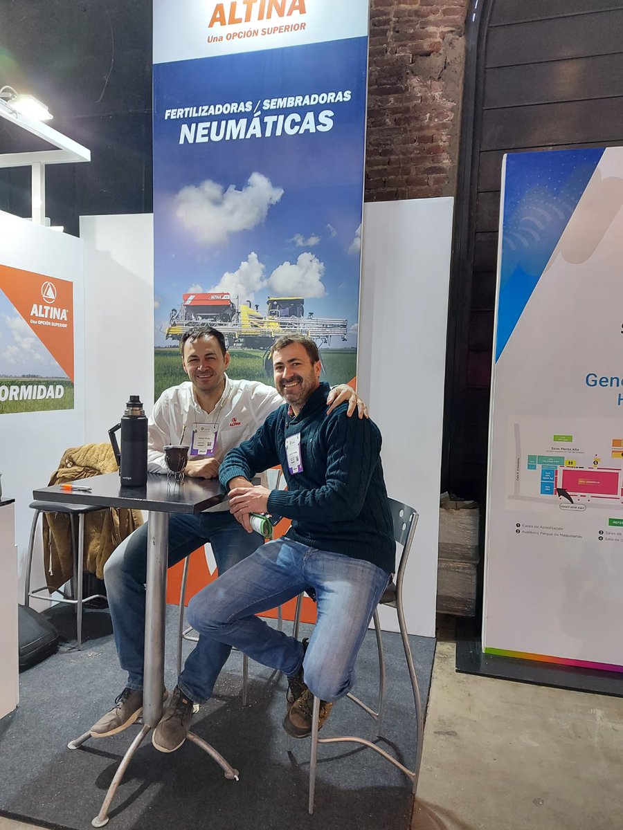 RodrigoFalcone5's tweet photo. Finalizando #CongresoAapresid2022. Lo más redundante es que además de ser rentable, el negocio debe ser #sustentable. Con las MPM y entre ellas la fuente #eNeTOTALPLUS podemos lograrlo 💪! @ProfertilAgro @idelavechia @fedemoriones @MirtaToribio @smsaulino @Vibaena https://t.co/PdbW9IF0wI