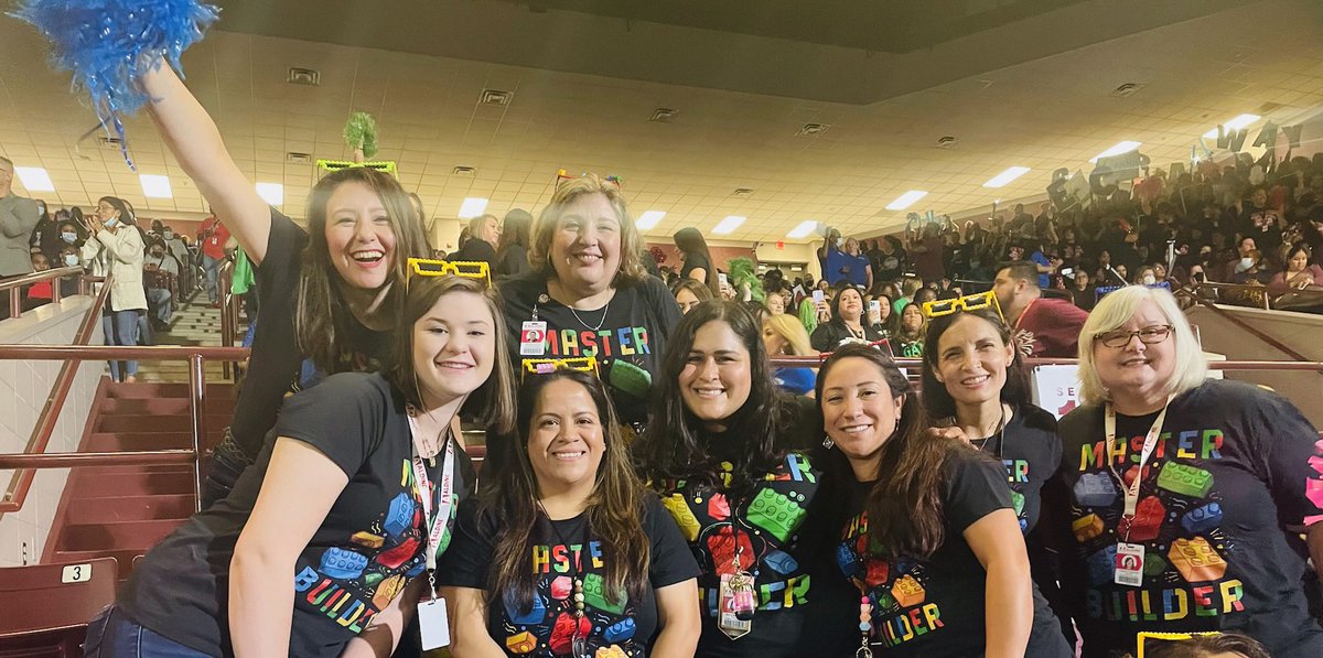 DaisyS88's tweet photo. #AISDConvocation2022  #stephens #masterbuilders https://t.co/7CuOisMo4K