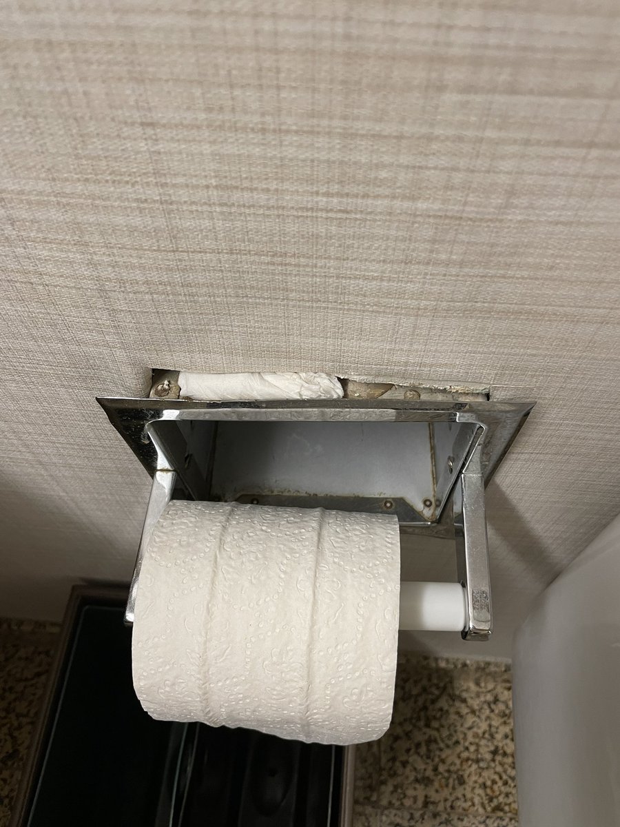 SEStewart5's tweet photo. @HiltonHotels has failed me for the last time. Their hotels are just motels with a heavy coat of paint (see photos from last disastrous stay). Switching to @MarriottBonvoy https://t.co/P6DNJ04yHt