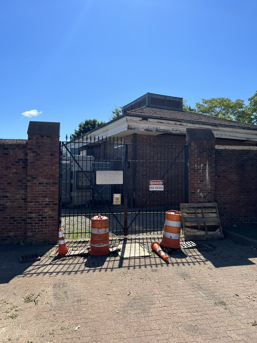 Sorgatron's tweet photo. I love that I now spend my days roaming the parts of town my grandfather and uncle worked with Duquesne Light for so many years. I believe this is one of the stations that’s responsible for our power going out at a slight breeze as they’ve told me. #beechview https://t.co/KBOuk1JkxE