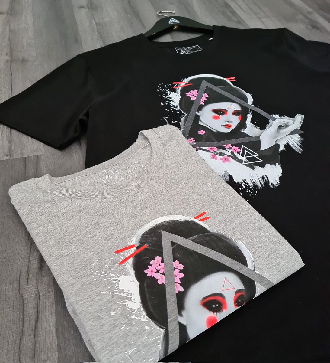 Blklabel3's tweet photo. The FIRST TWO PEOPLE!!! in the space linked below will battle it out with RPS🪨🧻✂️ to win a Japanese Geisha Tee! Let's fucking croooo!! #gymkongz #GKZ #crofam
https://t.co/ntD45G8k19 🧠💎🦍🦍 https://t.co/MpUMsu3sKh
