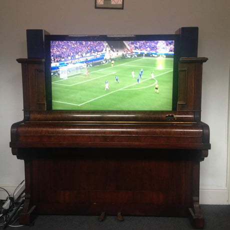 Le0che's tweet photo. 7. Le Piano télé, vivre la passion du foot de manière distingué, c'est encore possible grâce a ce bijou de technologie vendu par erreur pour 1e par Guillaume G. 2 ports HDMI
https://t.co/BPAB3FJQgL https://t.co/lddEPn0WbN