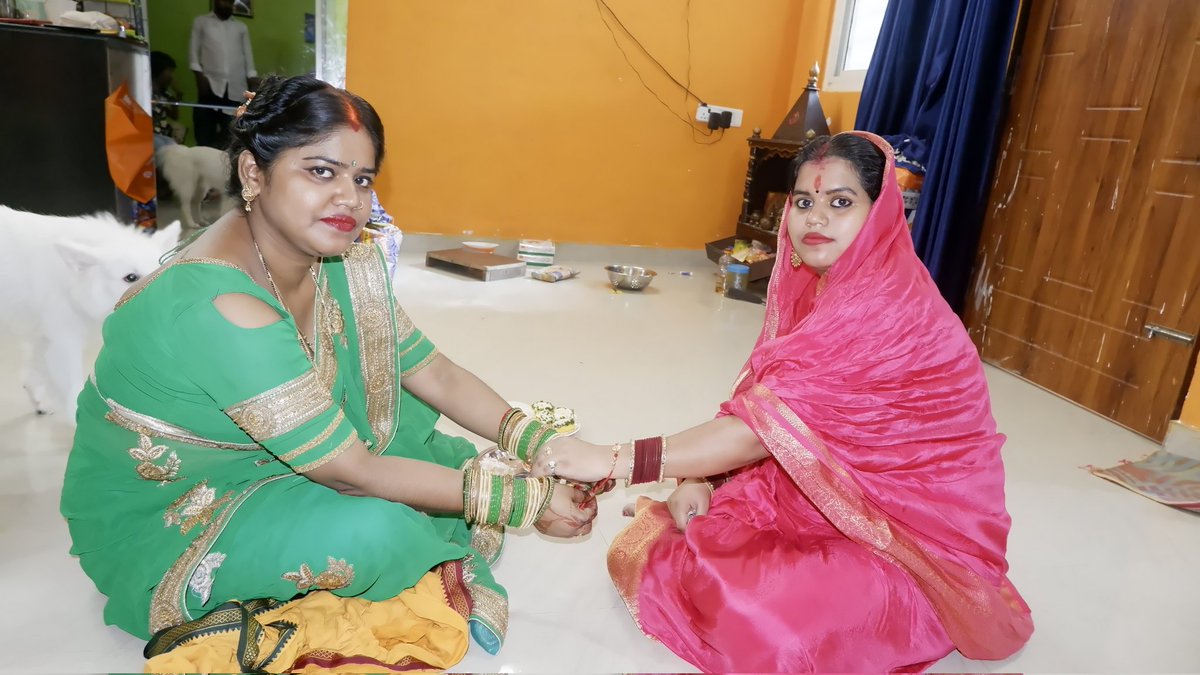 khushboo1singh's tweet image. भाई बहन के परस्पर प्रेम, स्नेह एवं रक्षा के संकल्प को समर्पित पावन पर्व &quot;रक्षाबंधन&quot; की समस्त देशवासियों को हार्दिक बधाई एवं शुभकामनाएं।